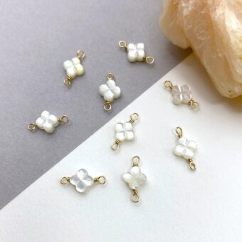foa95g-6mm-white-clover-flower-mother-of-pearl-in-14kt-gold-filled-connectors-pendants-charms