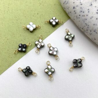 foa97g-6mm-black-clover-flower-mother-of-pearl-in-14kt-gold-filled-connectors-pendants-charms