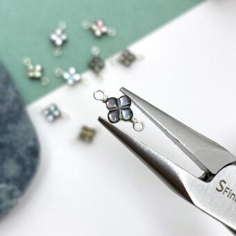 foa97s-6mm-black-clover-flower-mother-of-pearl-in-sterling-silver-925-connectors-pendants-charms-pliers