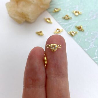 fob11g-4mm-champagne-heart-bezel-set-cz-crystals-14kt-gold-filled-birthstones-connectors-pendants-charms-november-hand
