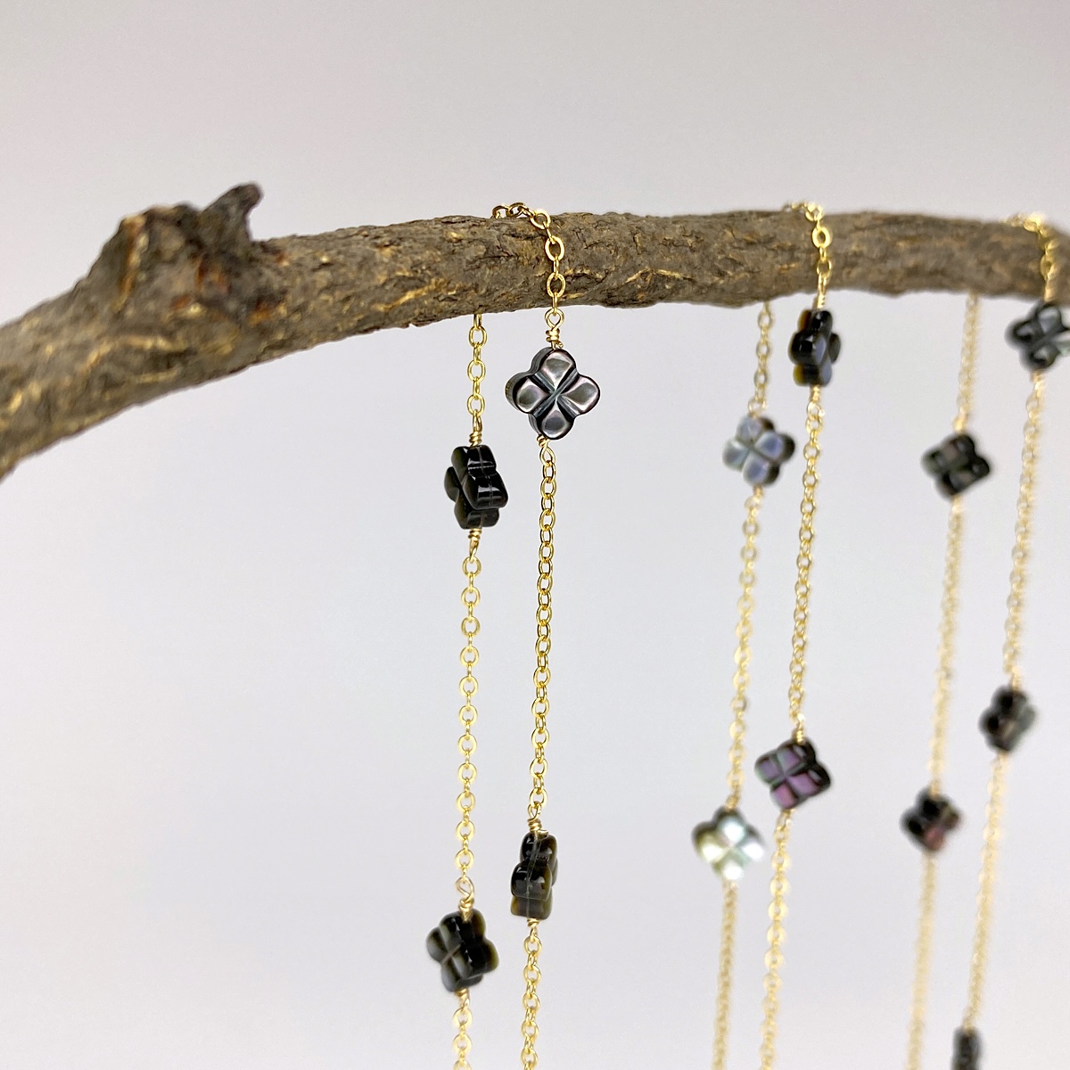 smp-cy67g-7-sample-chain-6mm-black-clover-flower-mother-of-pearl-cable-oval-14kt-gold-filled-closer