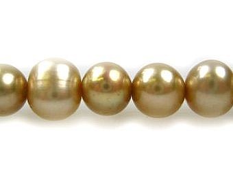 Alternative view of 4.5x5mm Dyed Green Champagne Potato Freshwater Pearls Beads